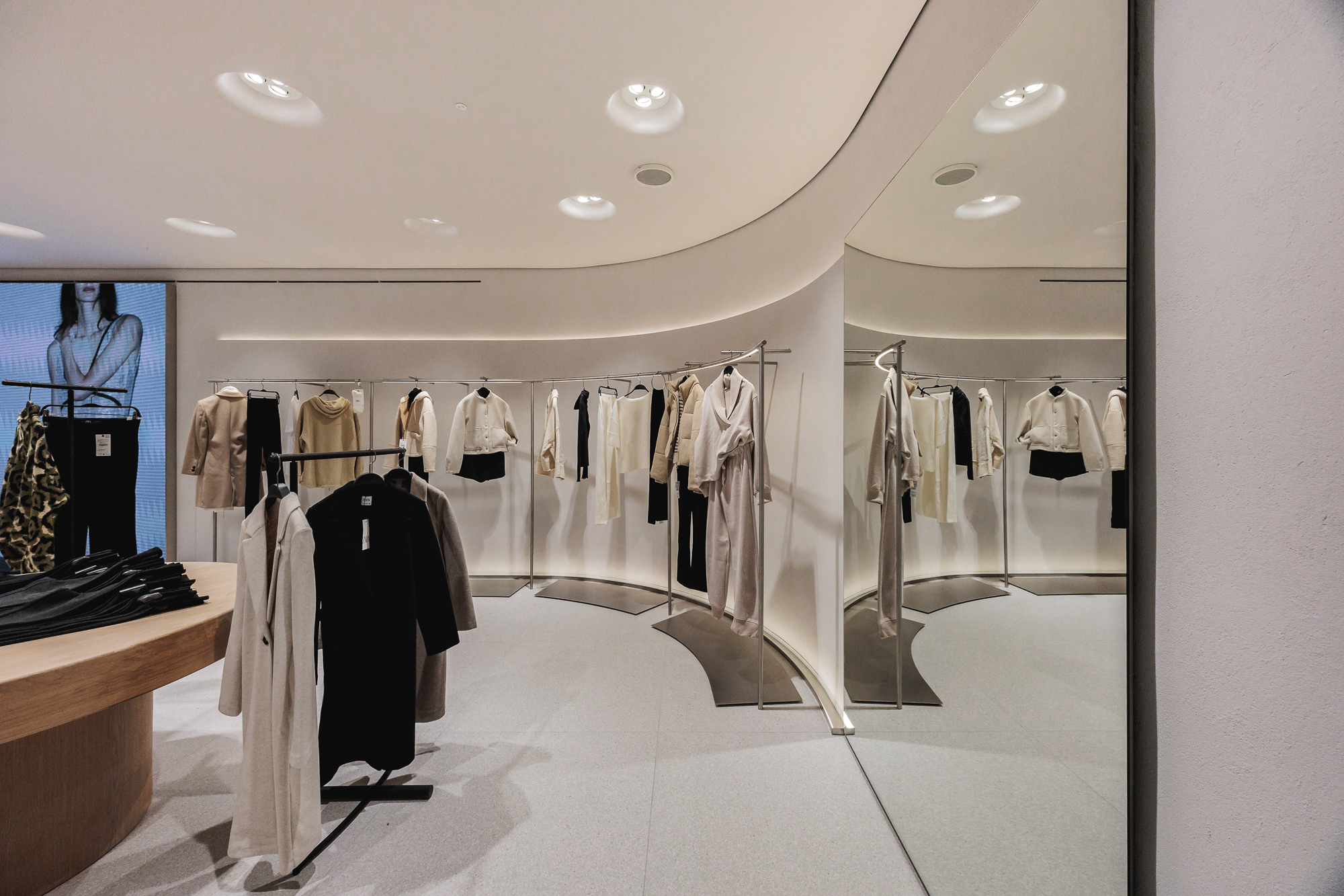 Zara El Tesoro — imagen 3 de la remodelación en Medellín