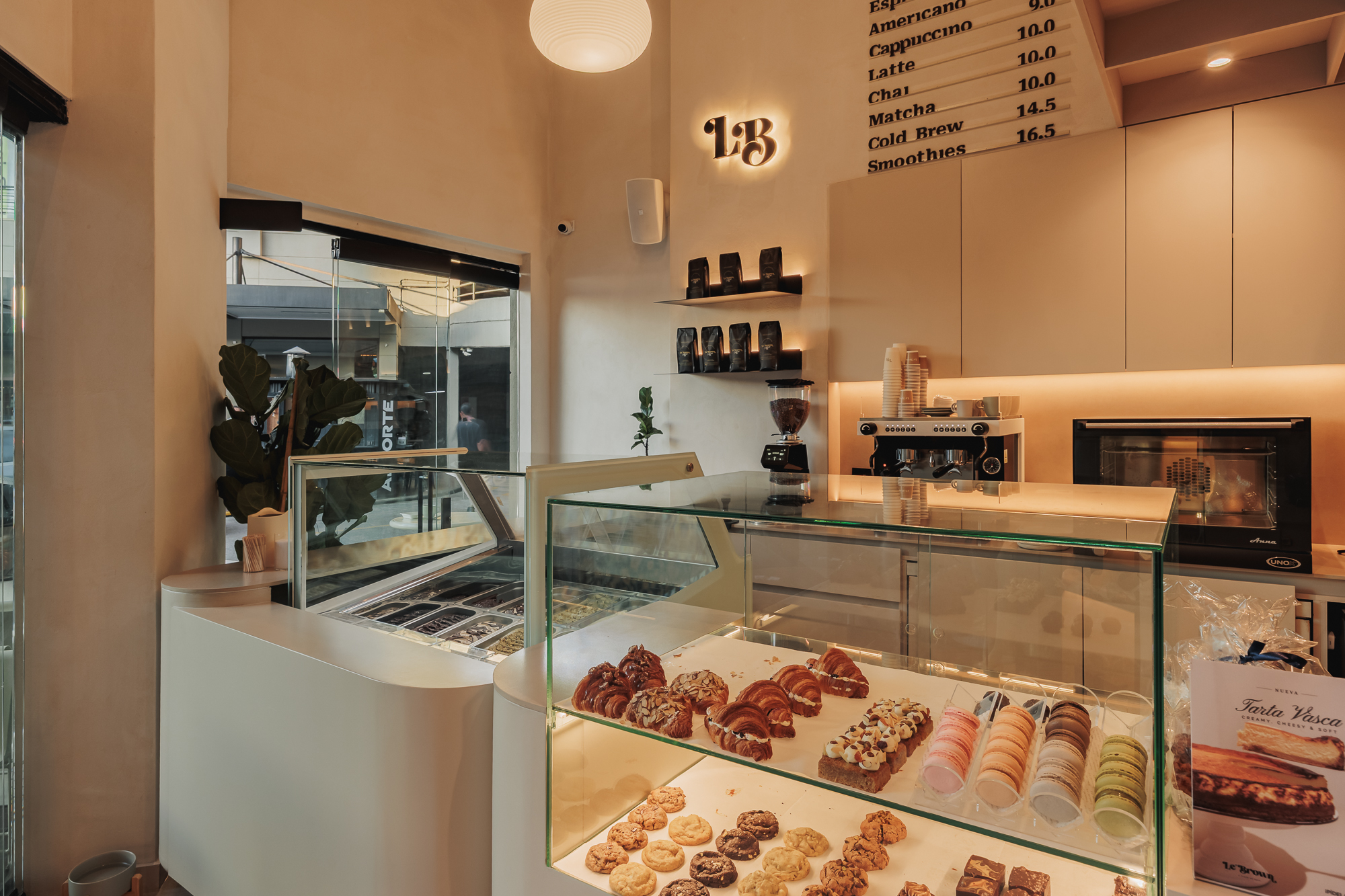 Le Brown San Lucas — imagen 3 de la remodelación en Medellín