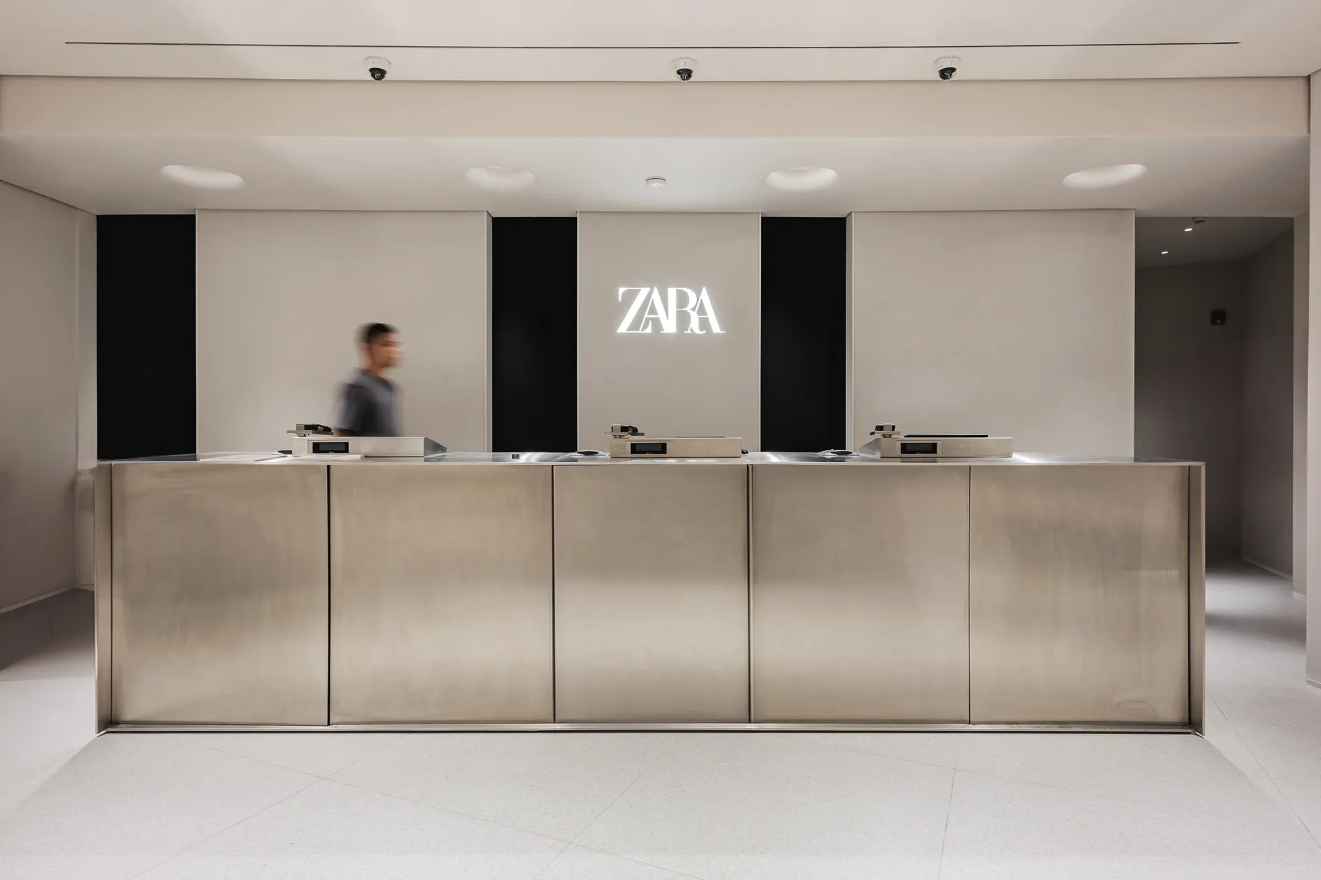 Zara - El Tesoro — remodelación de alta gama por RENOVA en Medellín